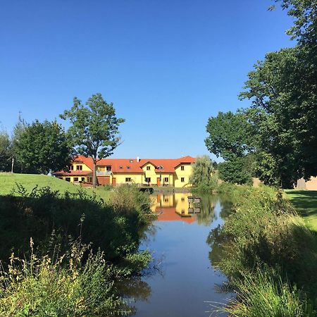 Podvesky Mlyn Hotel Tlumacov Exterior foto