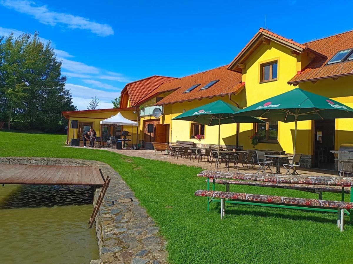 Podvesky Mlyn Hotel Tlumacov Exterior foto
