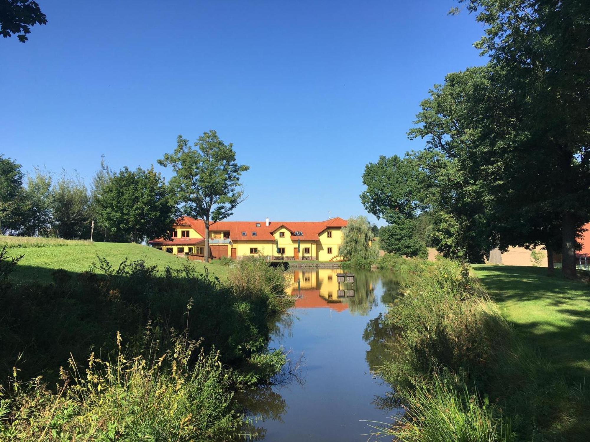 Podvesky Mlyn Hotel Tlumacov Exterior foto